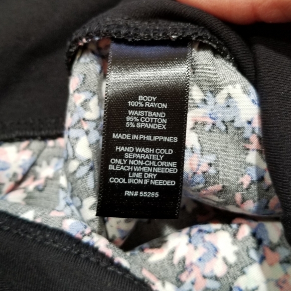 Express Women's Shorts - Picture 3 of 4